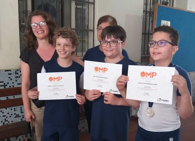 Nossos alunos receberam o certificado e medalha de prata na OMP (Olimpíada de Matemática da Poliedro)